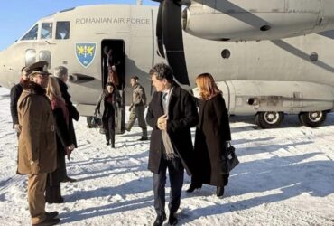 Nicușor Dan vrea avion prezidențial, după ce aeronava Spartan a rămas blocată din cauza zăpezii. Președintele nu pleacă nici miercuri din capitala Franței