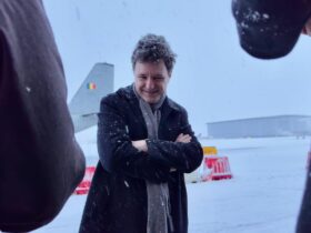 Lider PSD, despre blocajul președintelui la Paris: „Ne facem de râs. Putea fi adus acasă cu un zbor de linie. Nu îl «fura» nimeni” Lider PSD, despre blocajul președintelui la Paris: „Ne facem de râs. Putea fi adus acasă cu un zbor de linie. Nu îl «fura» nimeni”