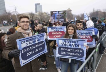 Studenții critică decizia premierului Bolojan de a-și asuma interimatul la Educație. Temerile legate de plata burselor