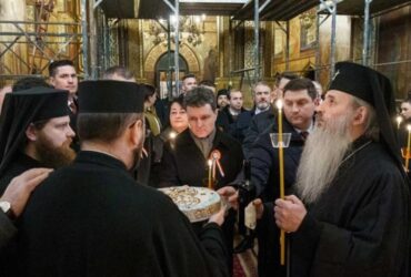 Imagini inedite cu Nicușor Dan la parastasul lui Alexandru Ioan Cuza, în biserica „Sfinții Trei Ierarhi”, unde este înmormântat domnitorul