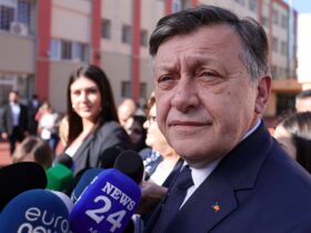 Crin Antonescu: „România nu prea are președinte, e luată la pachet, e în bagajele UE. Nu avem politică externă”