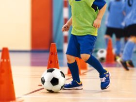 Se lansează prima oră de sport imersivă într-o școală din București, un sistem educațional care poate preveni abandonul școlar