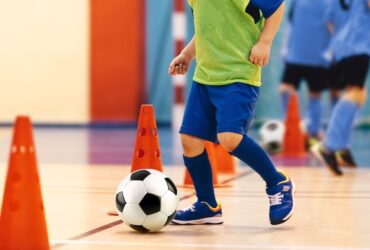 Se lansează prima oră de sport imersivă într-o școală din București, un sistem educațional care poate preveni abandonul școlar