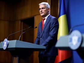 Dragoş Pîslaru spune că „PSD este cu partea dorsală în două luntrii”. Miniștrii social democrați pe care îi laudă