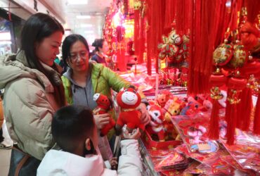 „Se vinde pe bandă rulantă”: O jucărie de pluș cu o cusătură greșită a devenit virală în China