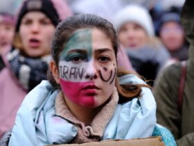 Ce am învățat de la fetele din Iran pe care le-am găzduit la mine acasă. Plus mărturia unui iranian: „Acolo nu ai voie să exiști dacă nu ești cum decide statul că trebuie să fii. Altfel, ești arestat sau chiar ucis” Ce am învățat de la fetele din Iran pe care le-am găzduit la mine acasă. Plus mărturia unui iranian: „Acolo nu ai voie să exiști dacă nu ești cum decide statul că trebuie să fii. Altfel, ești arestat sau chiar ucis”
