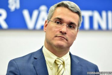 Dragoș Pîslaru, atac la adresa PSD: „Asta înseamnă să fii cu partea dorsală în două luntri”. Miniștrii social-democrați pe care îi laudă