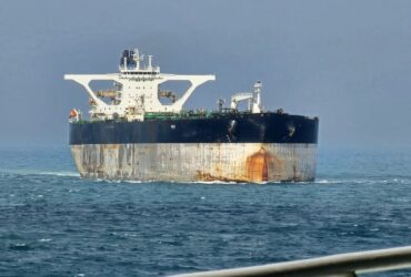 Arborând drapele rusești, „flota din umbră” iese la lumină. Zeci de petroliere clandestine au făcut în ultimele luni acest lucru
