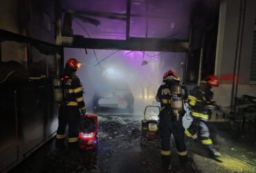 Incendiu la Universitatea din Oradea. Un atelier și un laborator au fost distruse complet