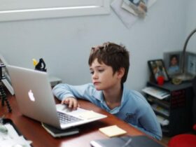 Cursuri mutate în online sau suspendate, din cauza vremii, în școli din patru județe