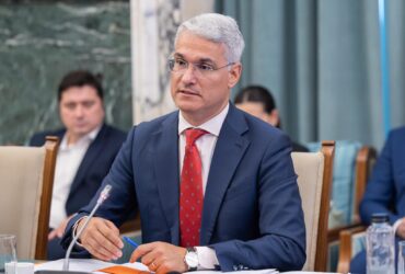 Dragoș Pîslaru sare în apărarea premierului: „Nu Bolojan a dus România în gard, ci economistul minune de la Buzău”