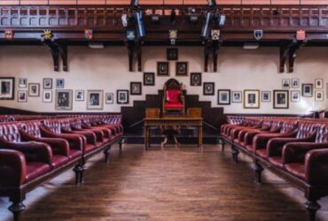Premieră: România devine arena dezbaterilor „Cambridge Union Schools”