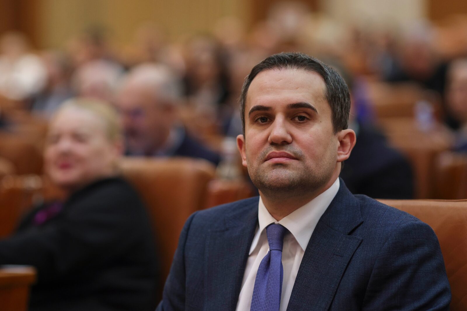 Neconcordanțe în CV-ul unui ministru din Guvernul Bolojan: „Nu am pretins niciodată că aș fi absolvit instituția respectivă” Neconcordanțe în CV-ul unui ministru din Guvernul Bolojan: „Nu am pretins niciodată că aș fi absolvit instituția respectivă”