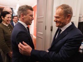 „Doar o coincidență de nume”. Dialog amuzant între premierul polonez și liderul opoziției ungare – VIDEO