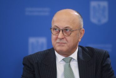 Dan Șucu: „Relansarea economiei nu se face cu promisiuni. Oprirea risipei, Kurzarbeit și predictibilitate fiscală – altfel pachetul Guvernului rămâne pe hârtie” Dan Șucu: „Relansarea economiei nu se face cu promisiuni. Oprirea risipei, Kurzarbeit și predictibilitate fiscală – altfel pachetul Guvernului rămâne pe hârtie”