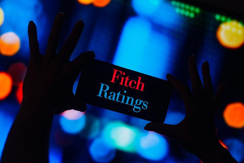 Fitch menţine ratingul suveran al României. „Perspectiva negativă reflectă deteriorarea continuă a finanţelor publice”
