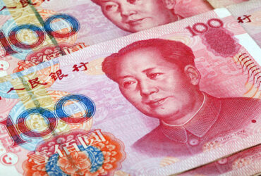 Șeful unei companii din China a înșirat 26 milioane de dolari cash și le-a spus angajaților să ia cu ei atâția cât pot căra Șeful unei companii din China a înșirat 26 milioane de dolari cash și le-a spus angajaților să ia cu ei atâția cât pot căra