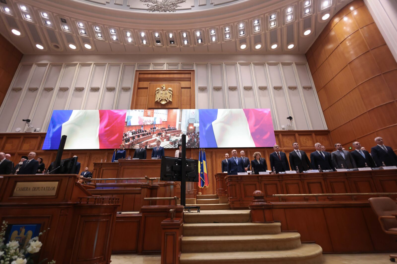 „Să nu ne mire ce va urma”. Un analist explică criza profundă de încredere în instituțiile politice. Parlamentul, la cote minime „Să nu ne mire ce va urma”. Un analist explică criza profundă de încredere în instituțiile politice. Parlamentul, la cote minime