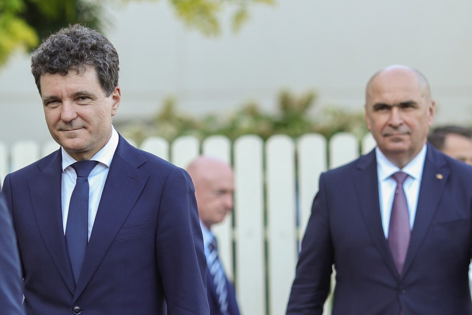 „Nu toate femeile primesc flori și prețuire”. Mesajele liderilor politici de 8 Martie: ce au transmis Nicușor Dan, Ilie Bolojan și Sorin Grindeanu