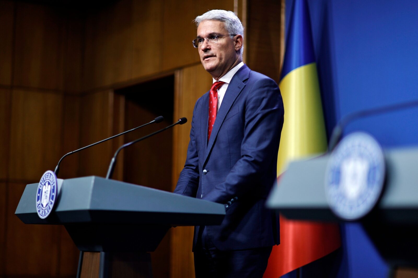 Ministrul Dragoș Pîslaru, vizat de o moțiune simplă în Senat. „România nu are nevoie de un contabil al jaloanelor”