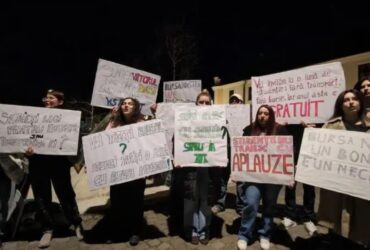 Studenţii au protestat, sâmbătă, în Piaţa Victoriei şi marile centre universitate din ţară. „Scrieți legi pentru Educație, sau împotriva ei?”