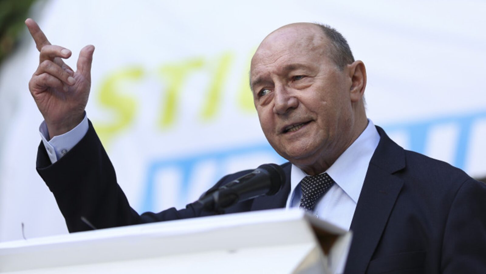 „O nouă fabulație a chiriașului de la Casa Albă”. Traian Băsescu îl contrazice pe Trump privind pericolul iminent reprezentat de Iran „O nouă fabulație a chiriașului de la Casa Albă”. Traian Băsescu îl contrazice pe Trump privind pericolul iminent reprezentat de Iran