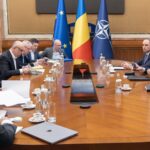 Guvernul analizează măsuri pentru temperarea scumpirii carburanților. Bolojan: „Refuz să vând soluții populiste”