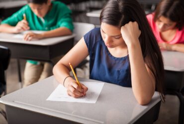 Peste 143.000 de elevi încep luni simularea la Bacalaureat 2026, cu proba la Limba Română. Ce se întâmplă cu cei care au ales să boicoteze