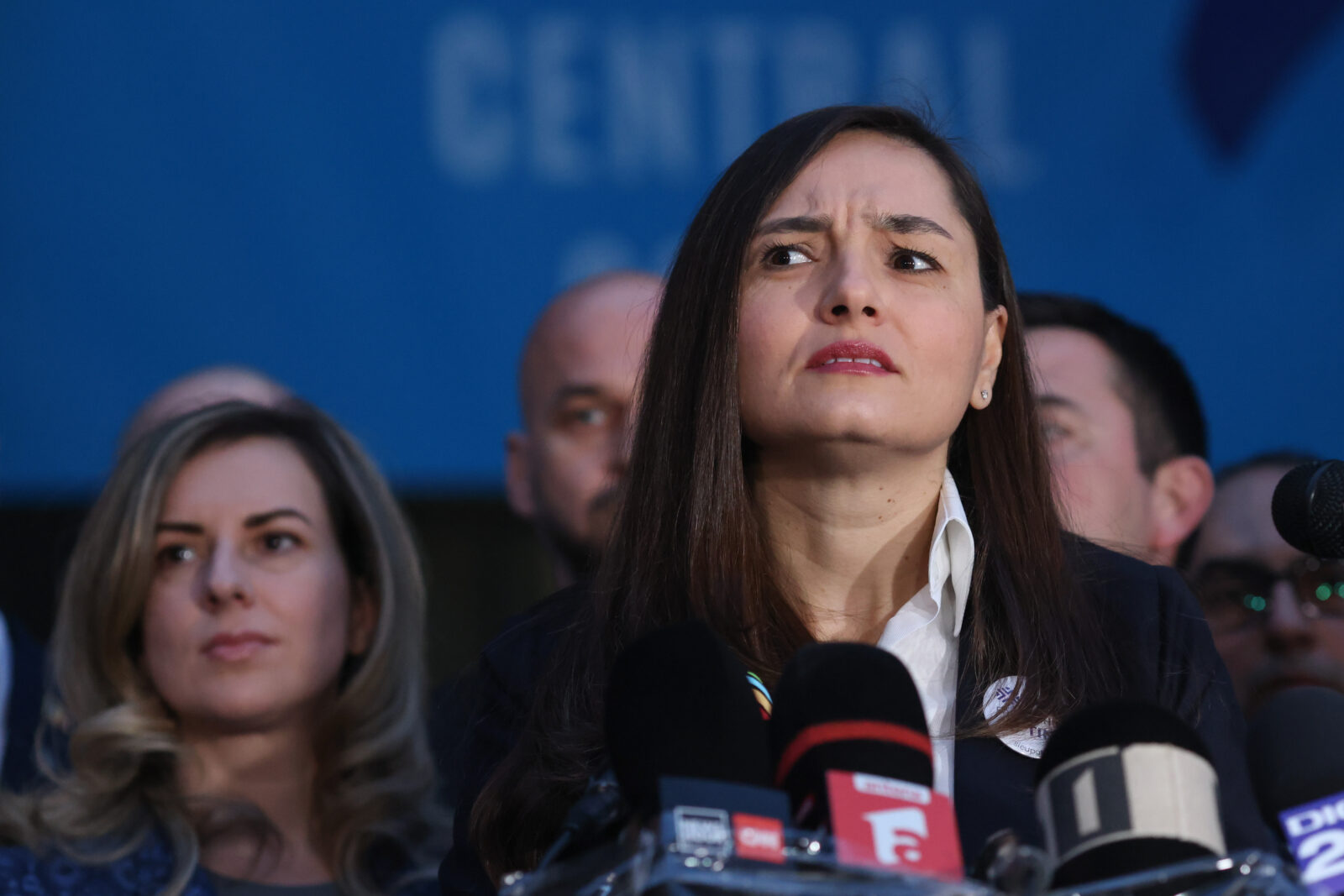 VIDEO Scandal provocat de Anamaria Gavrilă în timpul dezbaterii pe buget: „Stai în banca ta!”