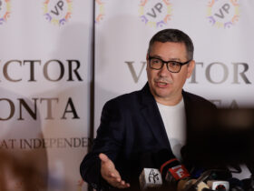 Fiica lui Victor Ponta a ajuns în România. Daciana Sârbu: „Astăzi mi-am strâns copilul în brațe” / Scandalul repatrierii ajunge și la DNA: Plângeri împotriva ministrei de Externe Oana Țoiu Fiica lui Victor Ponta a ajuns în România. Daciana Sârbu: „Astăzi mi-am strâns copilul în brațe” / Scandalul repatrierii ajunge și la DNA: Plângeri împotriva ministrei de Externe Oana Țoiu