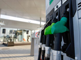Ordonanța carburanților, criticată dur: „O reducere total nesemnificativă”. Cât crede că va scădea prețul combustibilului organismul care a dat aviz negativ proiectului