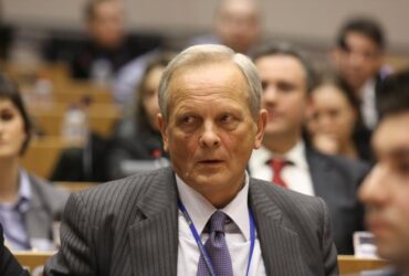 Theodor Stolojan susține că reducerea accizelor la carburanți ar fi o greșeală. „Nu merge să dăm la toți, nu putem”