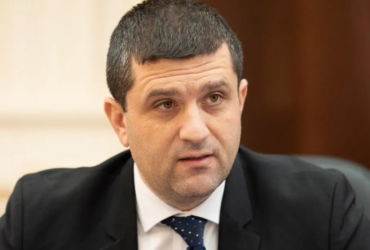 Ministrul Apărării: „PSD nu poate să șantajeze o țară întreagă și să joace poker politic cu destine. Explicați dezastrul bugetar lăsat în urmă”