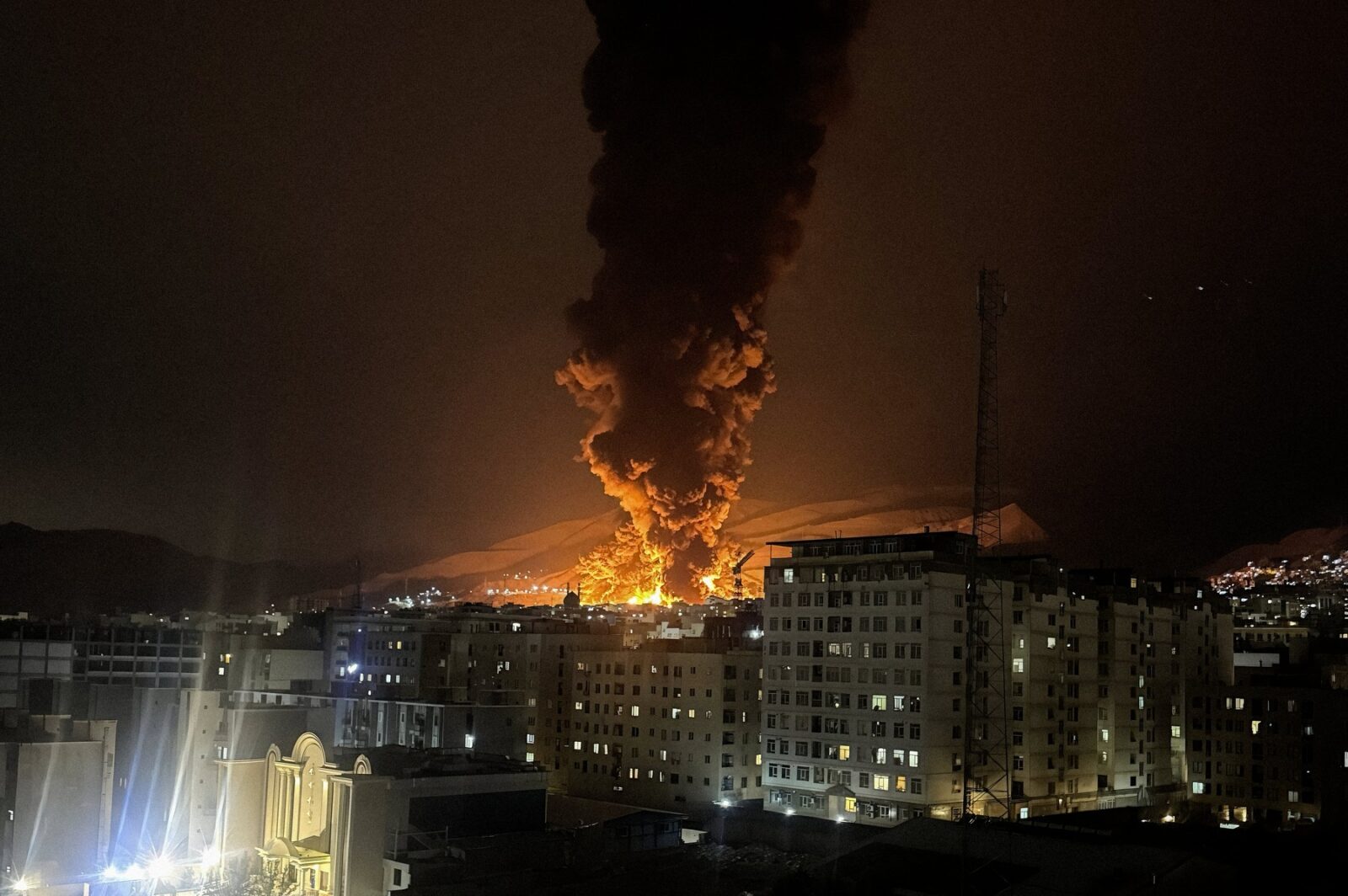 ULTIMA ORĂ Trump dă asigurări că va menține deschisă strâmtoarea Ormuz / Bilanțul campaniei SUA împotriva Iranului