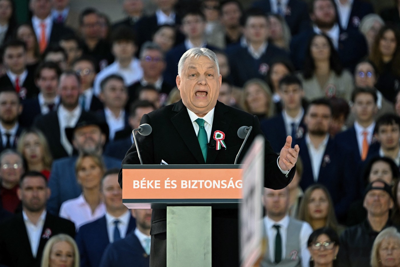 Viktor Orban, discurs anti-Bruxelles la un miting electoral: „Vor să ia și banii copiilor și nepoților noștri” Viktor Orban, discurs anti-Bruxelles la un miting electoral: „Vor să ia și banii copiilor și nepoților noștri”