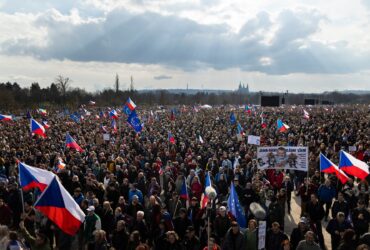 FOTO/VIDEO Zeci de mii de cehi au protestat împotriva guvernului la Praga. „Nu vrem să fim Ungaria” FOTO/VIDEO Zeci de mii de cehi au protestat împotriva guvernului la Praga. „Nu vrem să fim Ungaria”