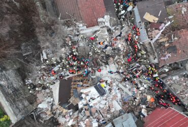 FOTO VIDEO Două clădiri s-au prăbușit la Istanbul după o explozie puternică. Mai multe persoane prinse sub dărâmături FOTO VIDEO Două clădiri s-au prăbușit la Istanbul după o explozie puternică. Mai multe persoane prinse sub dărâmături