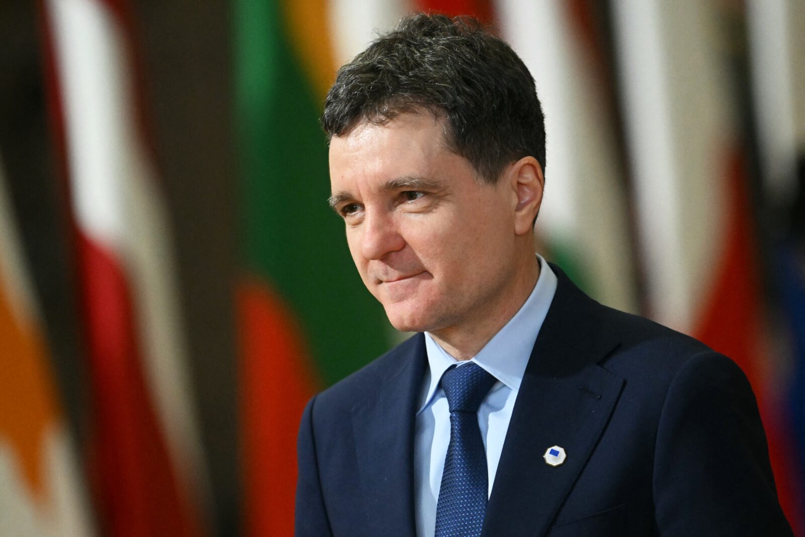 Nicușor Dan după recuperarea tezaurului dacic: „Păstrarea lui în siguranță înseamnă protejarea unor simboluri care ne definesc” Nicușor Dan după recuperarea tezaurului dacic: „Păstrarea lui în siguranță înseamnă protejarea unor simboluri care ne definesc”