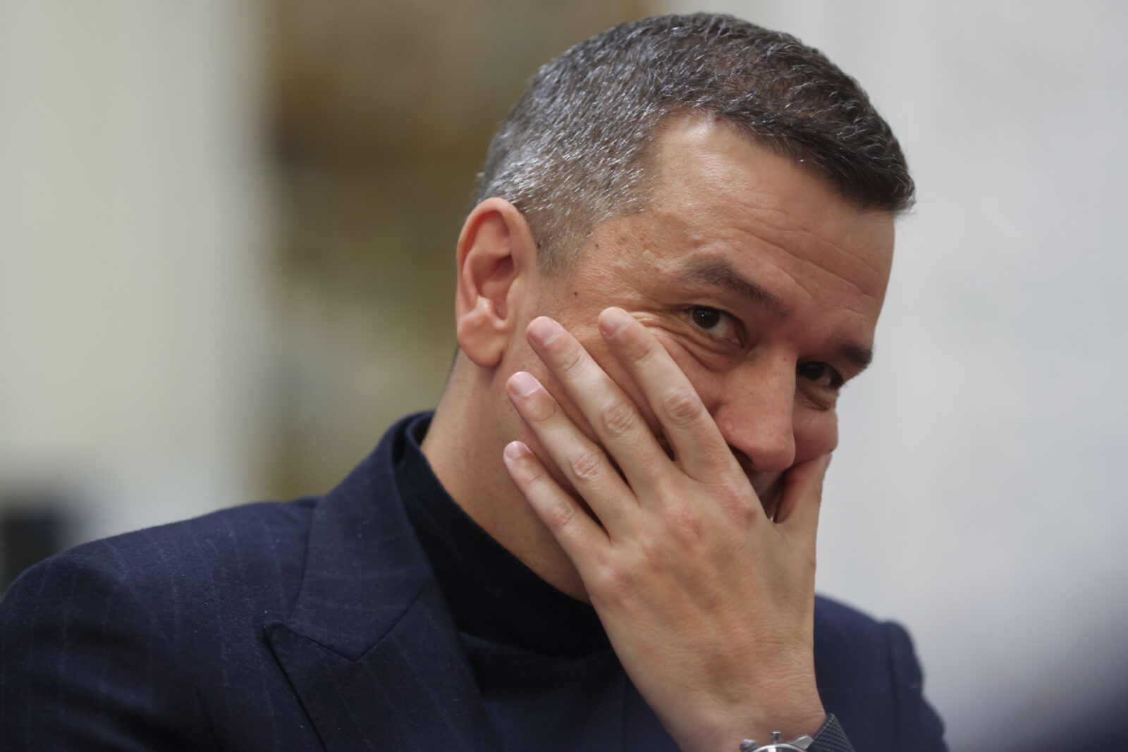 Explozie în coaliție înaintea deciziei PSD cu privire la ieșirea de la guvernare. Grindeanu îl acuză pe Bolojan de „șobolănisme”: „Vor să fure cămara cu totul” Explozie în coaliție înaintea deciziei PSD cu privire la ieșirea de la guvernare. Grindeanu îl acuză pe Bolojan de „șobolănisme”: „Vor să fure cămara cu totul”