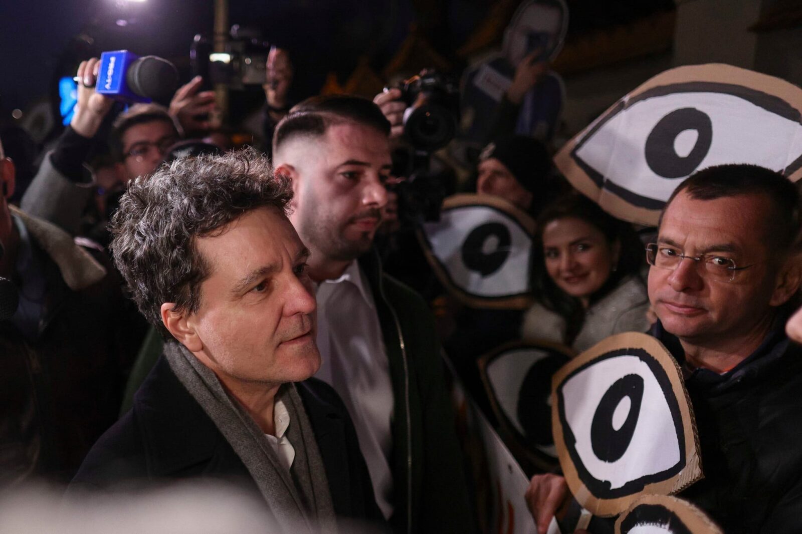 Radiografia revoltei: aproape 40% dintre români vor schimbarea sistemului politic „prin orice mijloace” Radiografia revoltei: aproape 40% dintre români vor schimbarea sistemului politic „prin orice mijloace”