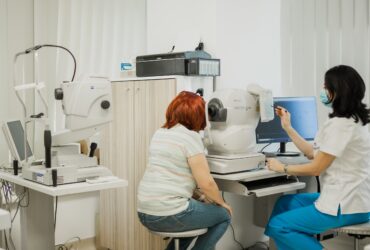 Medic oftalmolog: „Majoritatea afecțiunilor oculare care duc la pierderea vederii pot fi prevenite sau chiar vindecate, dacă sunt diagnosticate la timp”